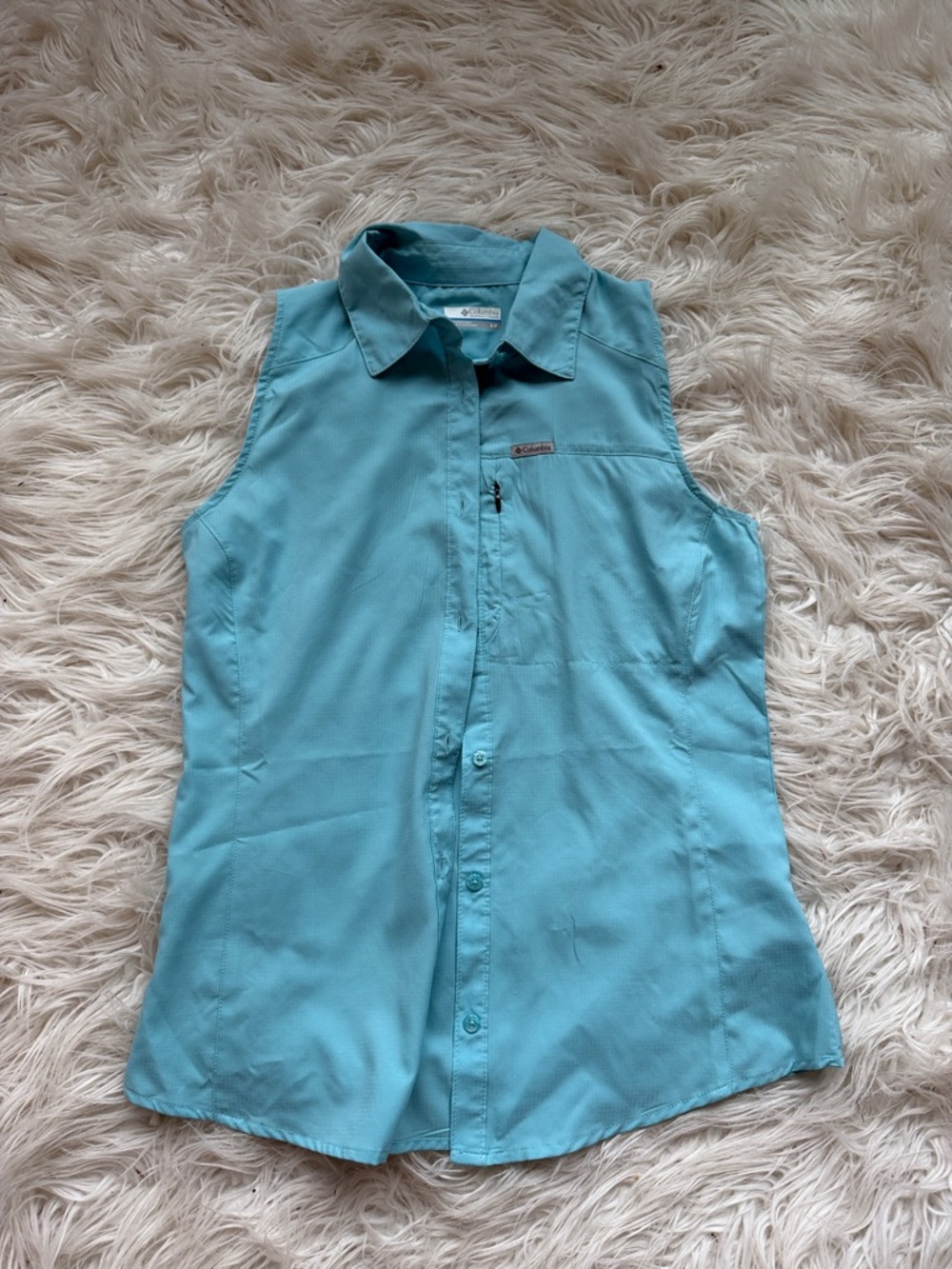 Columbia Men’s Sleeveless Button-Down Shirt in Aqua